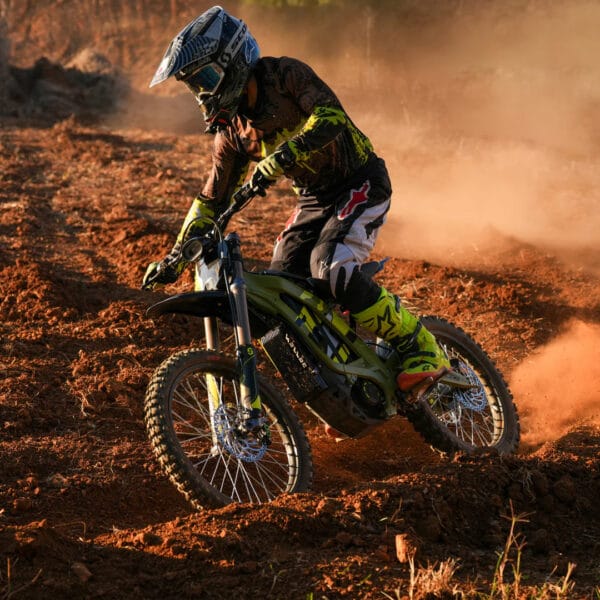 surron light bee x electric dirt bike 2025 model (black)