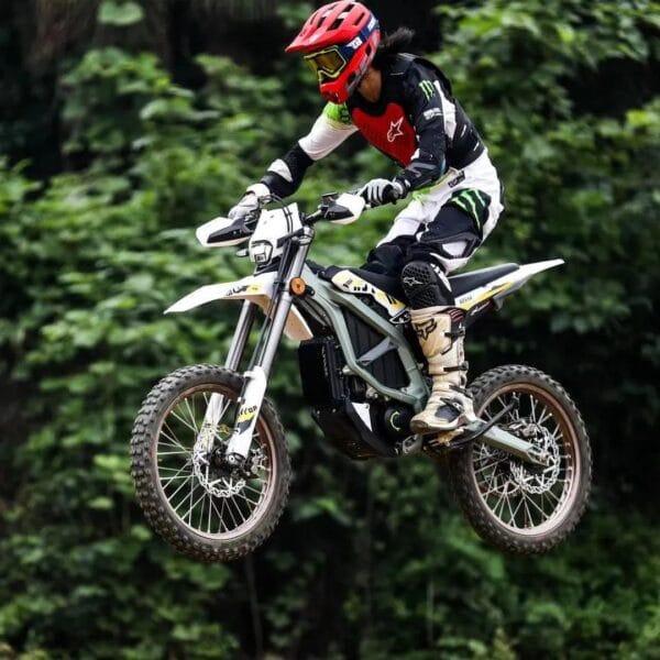 surron ultra bee road electric dirt bike (carbon black)